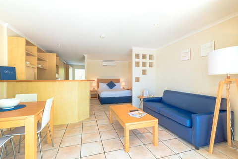 At The Sound Noosa Motel - Tourism Guide 28