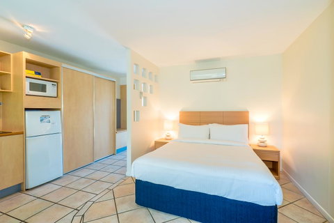 At The Sound Noosa Motel - Tourism Guide 38