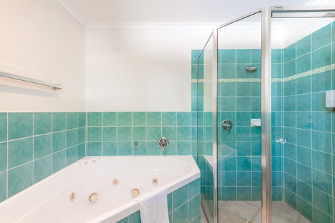 At The Sound Noosa Motel - Tourism Guide 29