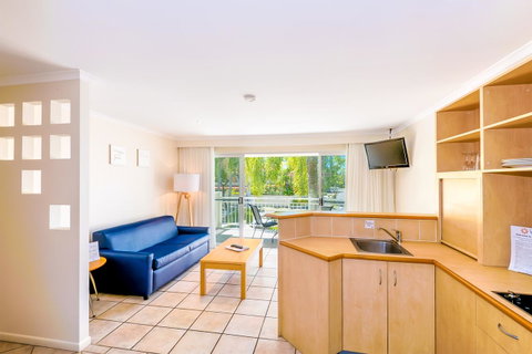 At The Sound Noosa Motel - Tourism Guide 25