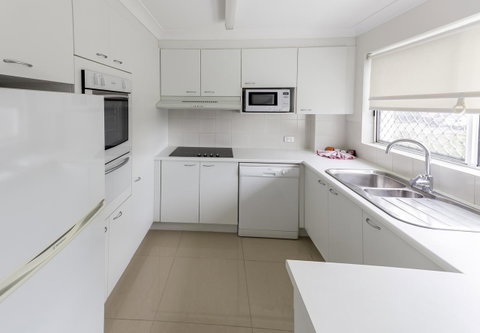 Le Beach Apartments - Tourism Guide 25