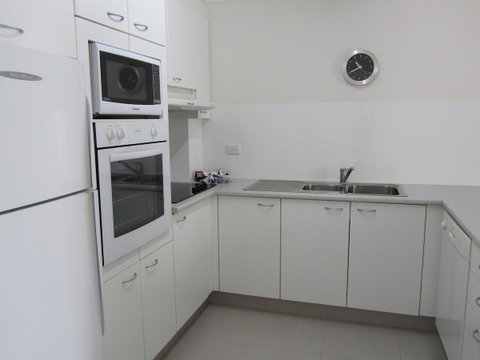 Le Beach Apartments - Tourism Guide 13