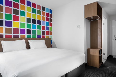 Ibis Styles Brisbane Elizabeth Street - Cruises Travel 10