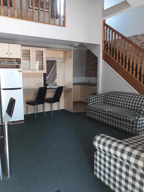 Country Gardens Motor Inn - Travel Agents 2