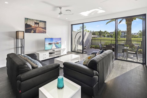 The Residences At The Peninsula - Tourism Guide 18