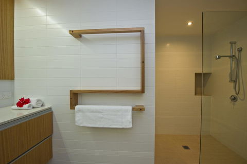 Maggies Beachfront Apartment 2 - Tourism Guide 4
