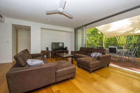 Maggies Beachfront Apartment 2 - Tourism Guide 2