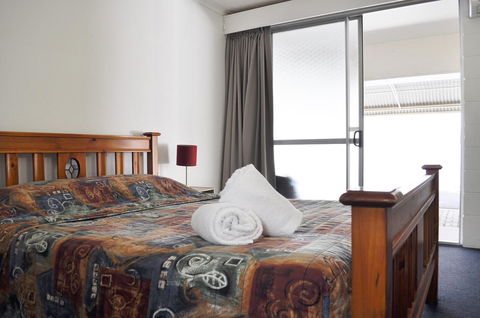 Alexandra Park Motor Inn - Tourism Guide 38
