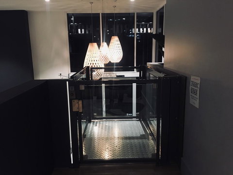 Woodroffe Hotel - Tourism Guide 8