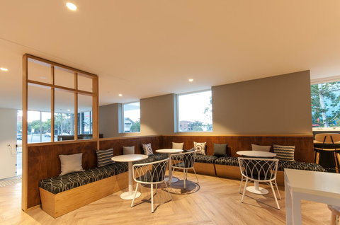 Woodroffe Hotel - Tourism Guide 25