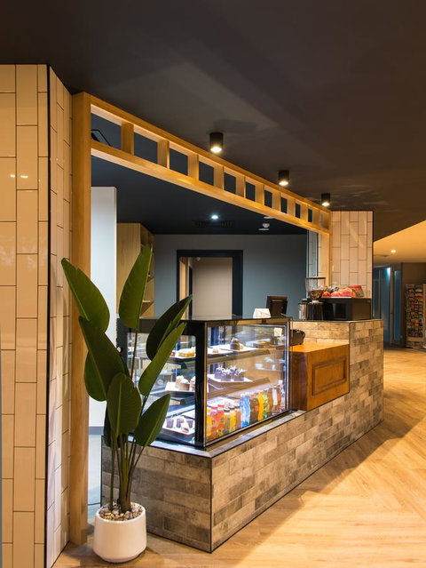 Woodroffe Hotel - Tourism Guide 21