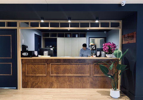 Woodroffe Hotel - Tourism Guide 2