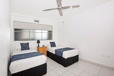 Surfers International Apartments - Travel Search 10