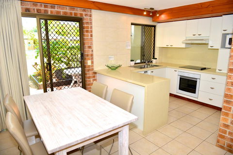 Noosa Village River Resort - Cruises Travel 36