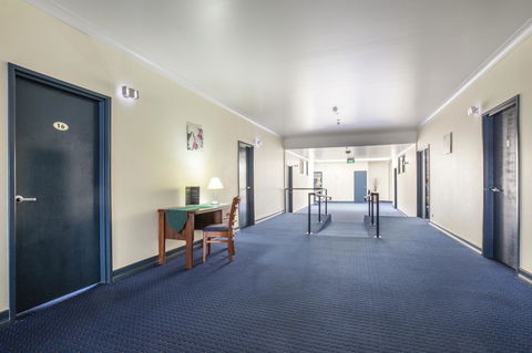 Nightcap At Atherton Hotel - Travel Search 10