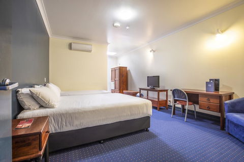 Nightcap At Atherton Hotel - Travel Search 11