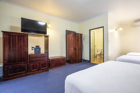 Nightcap At Atherton Hotel - Travel Search 15