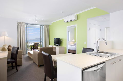 Oaks Townsville Gateway Suites - Cruises Travel 12