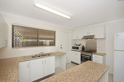 Townsville Holiday Apartments - Travel Agents 13