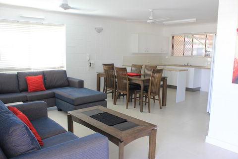 Townsville Holiday Apartments - Travel Agents 9