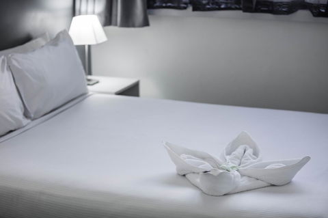 George Williams Hotel - Cruises Travel 16