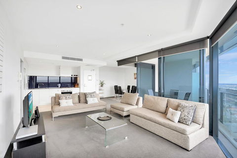 Circle On Cavill, Apartments And Sub Penthouses - We Accommodate - Travel Search 12