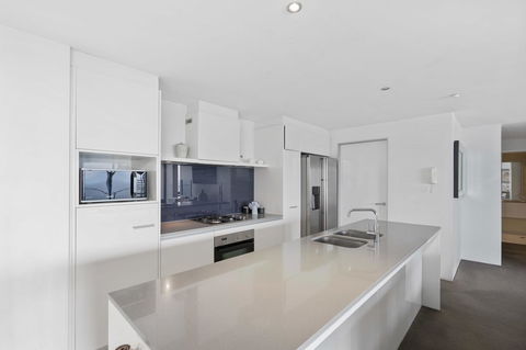 Circle On Cavill, Apartments And Sub Penthouses - We Accommodate - Travel Search 18