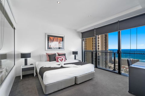 Circle On Cavill, Apartments And Sub Penthouses - We Accommodate - Travel Search 3