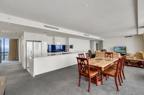 Circle On Cavill, Apartments And Sub Penthouses - We Accommodate - Travel Search 2