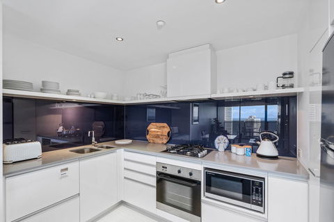 Circle On Cavill, Apartments And Sub Penthouses - We Accommodate - Travel Search 4