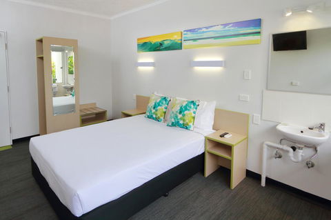 Palm Beach Hotel - Travel Search 2