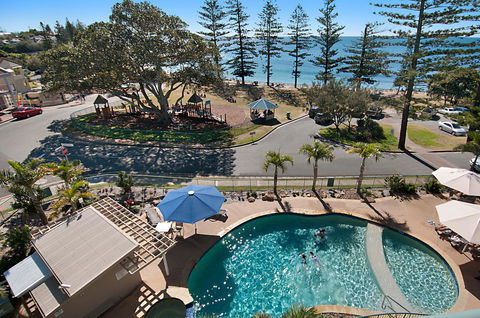 The Norfolks On Moffat Beach - Cruises Travel 2