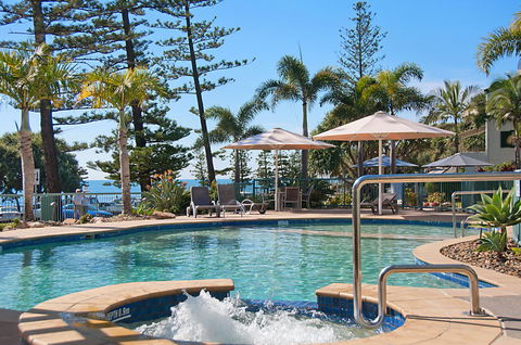 The Norfolks On Moffat Beach - Cruises Travel 15
