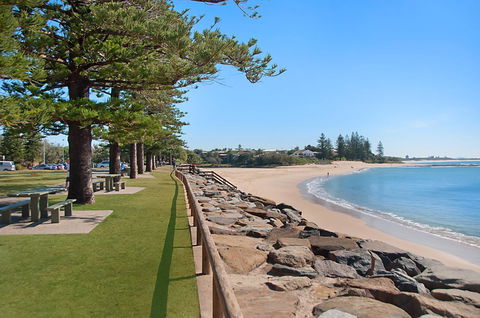 The Norfolks On Moffat Beach - Cruises Travel 9