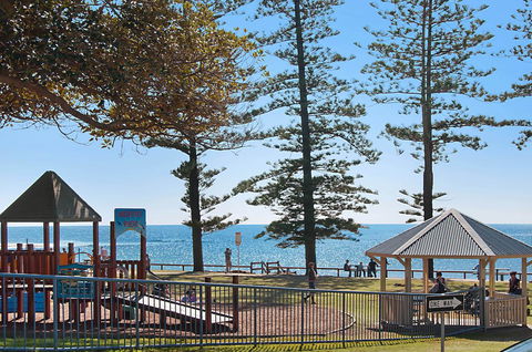 The Norfolks On Moffat Beach - Cruises Travel 11