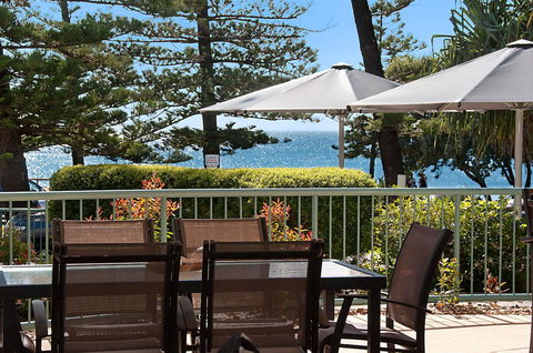 The Norfolks On Moffat Beach - Cruises Travel 23