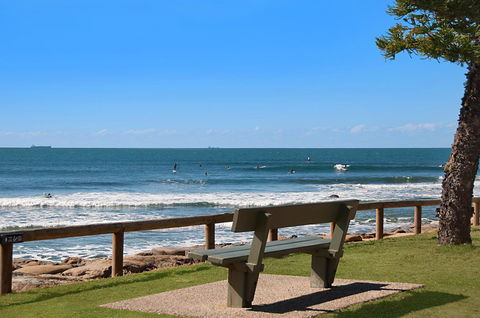 The Norfolks On Moffat Beach - Cruises Travel 8