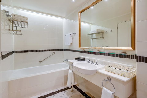 InterContinental Sanctuary Cove Resort, An IHG Hotel - Tourism Guide 8