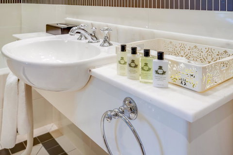 InterContinental Sanctuary Cove Resort, An IHG Hotel - Tourism Guide 18