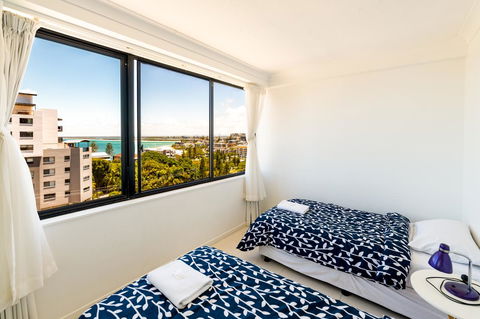 Burgess @ Kings Beach Apartments - Cruises Travel 19