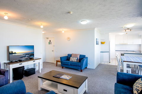 Burgess @ Kings Beach Apartments - Cruises Travel 28