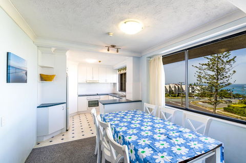 Burgess @ Kings Beach Apartments - Cruises Travel 32