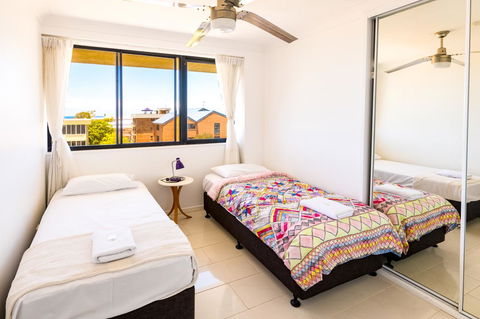 Burgess @ Kings Beach Apartments - Cruises Travel 18