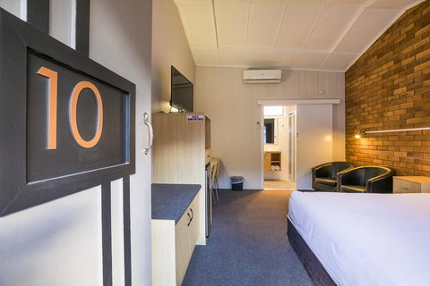 Downs Motel - Travel Agents 3