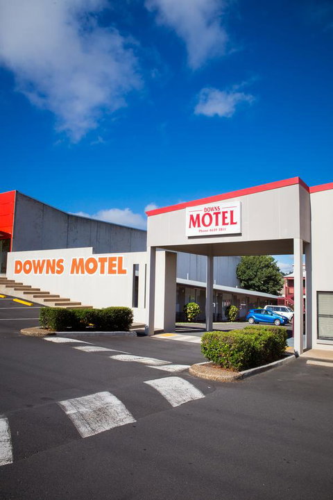 Downs Motel - Travel Agents 1