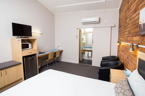 Downs Motel - Travel Agents 27