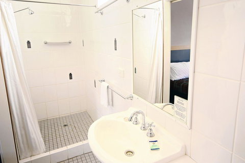 Downs Motel - Travel Agents 22