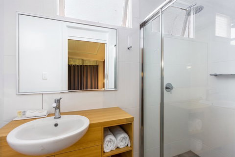 Downs Motel - Travel Agents 15