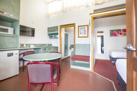 Downs Motel - Travel Agents 11