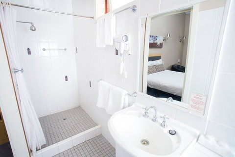 Downs Motel - Travel Agents 29